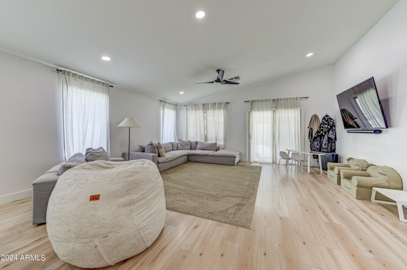 35925 N 30th Dr-13
