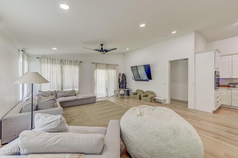35925 N 30th Dr-14
