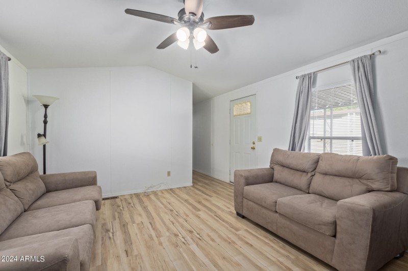 05 - Living Room