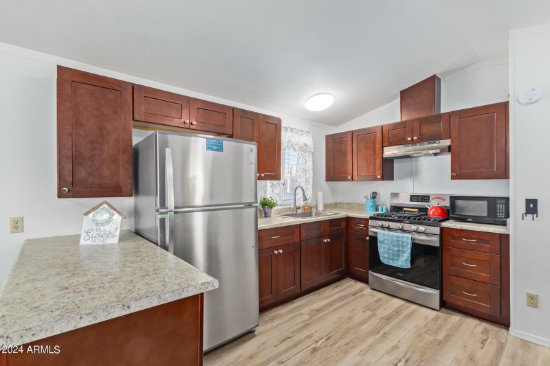 10 - Kitchen