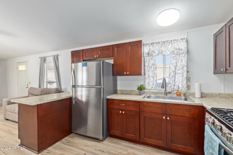 11 - Kitchen
