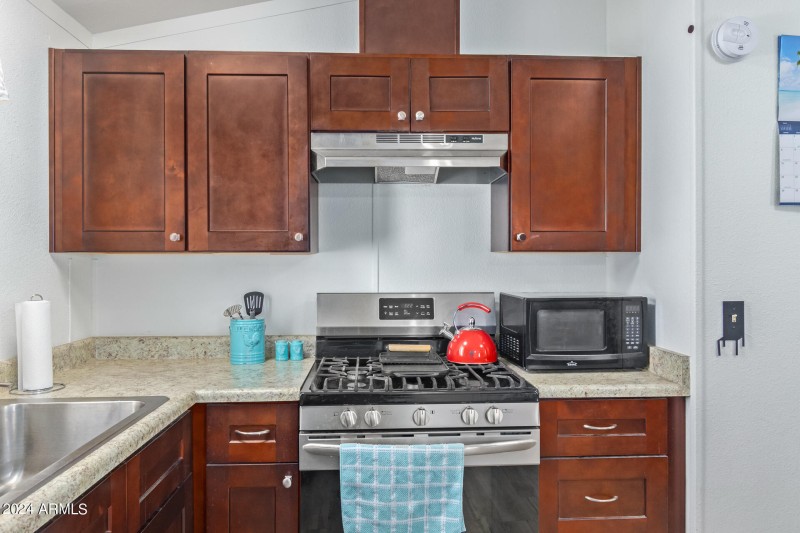 12 - Kitchen