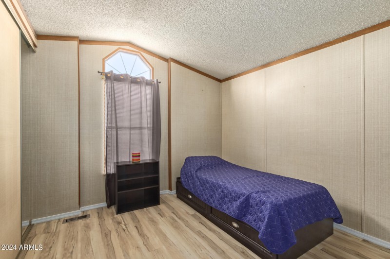 14 - Bedroom2