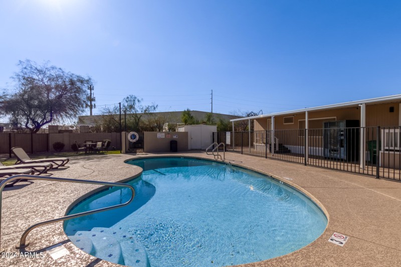 36 - Pool