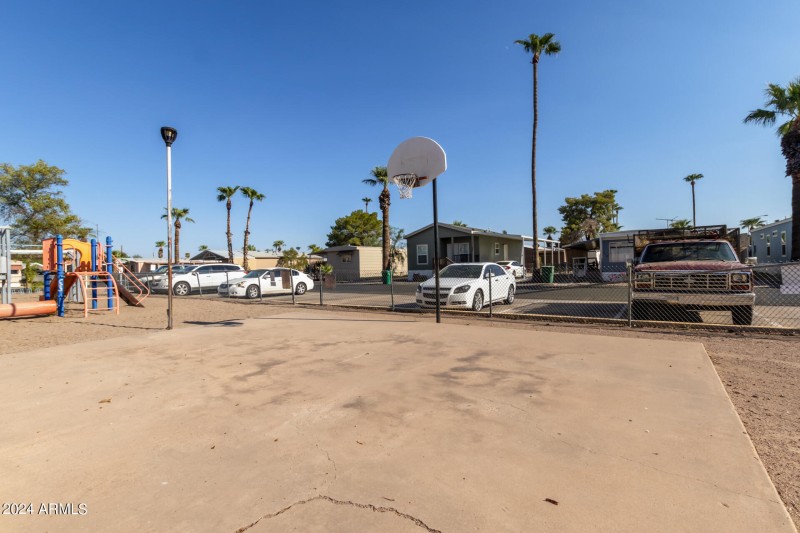 40 - Playground sport court