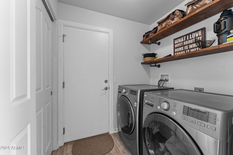 Large Laundry Rm