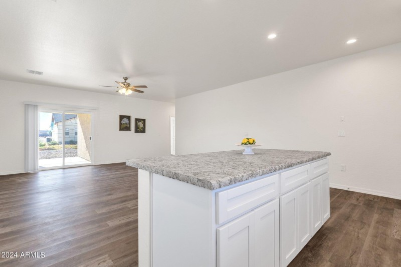 9-web-or-mls-8461-w-altos-dr
