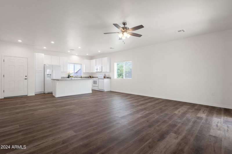 13-web-or-mls-8461-w-altos-dr