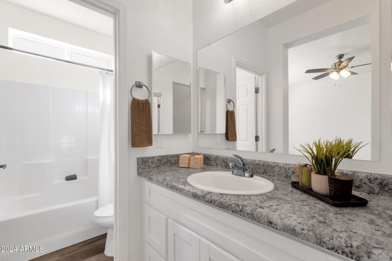 18-web-or-mls-8461-w-altos-dr