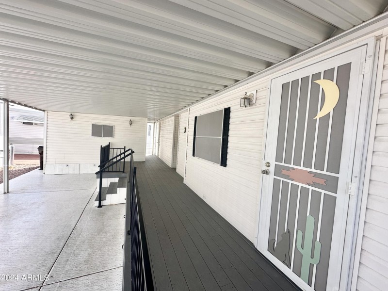 FRONT SCREEN ENTRY DOOR