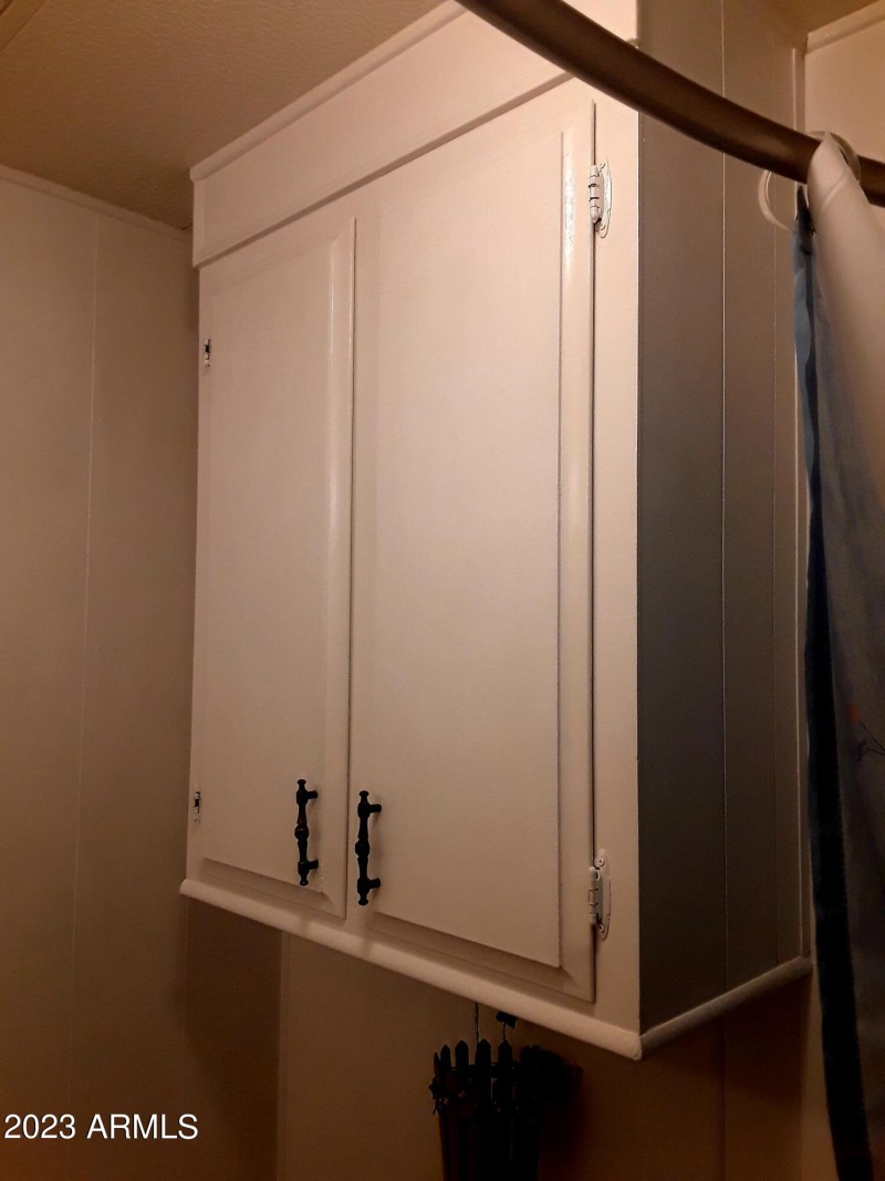 Hall Bath4