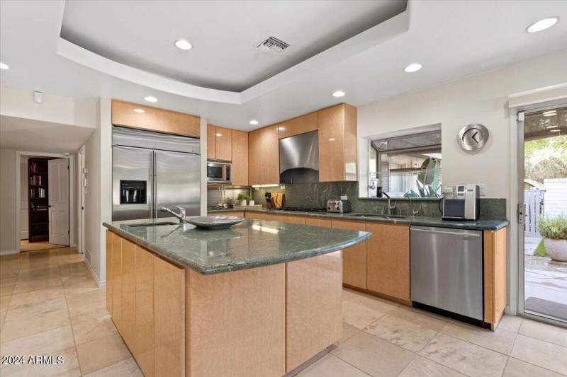 16-Kitchen