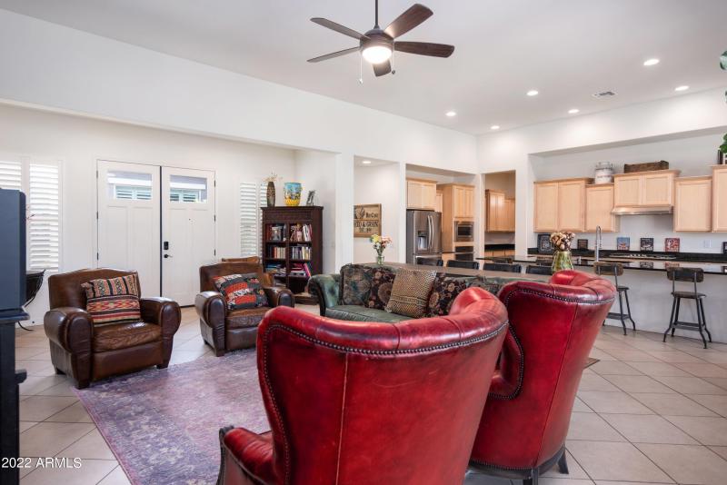 11-10020 E Strobe Ave-11