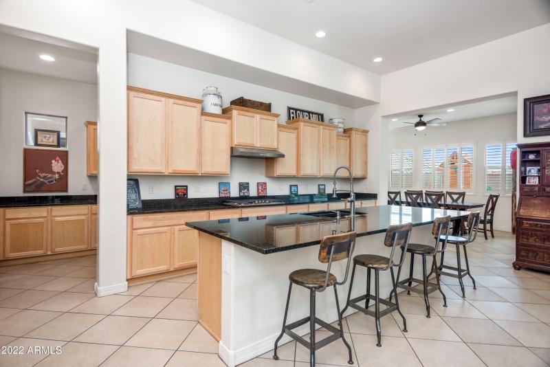 15-10020 E Strobe Ave-15