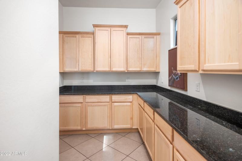 22-10020 E Strobe Ave-22