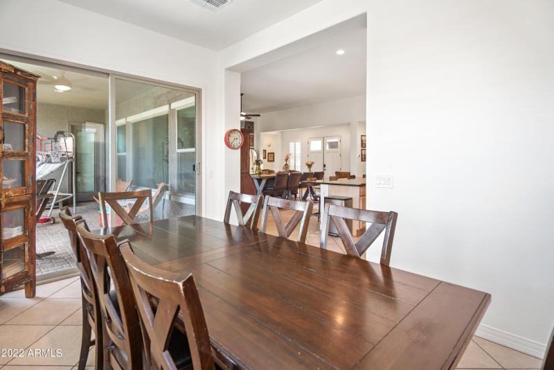 25-10020 E Strobe Ave-25