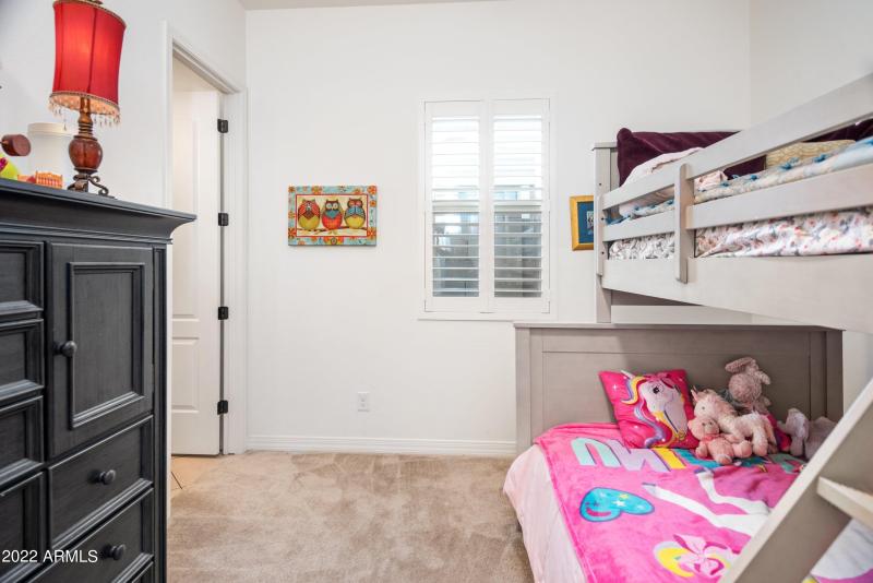 37-10020 E Strobe Ave-37