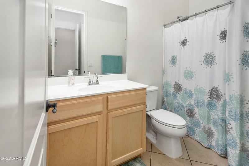 40-10020 E Strobe Ave-40