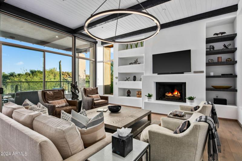 11-web-or-mls-Living Room Views