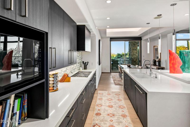 18-web-or-mls-Luxury Kitchen