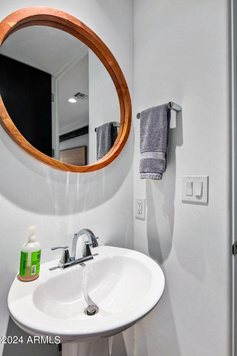 35-web-or-mls-Powder Room