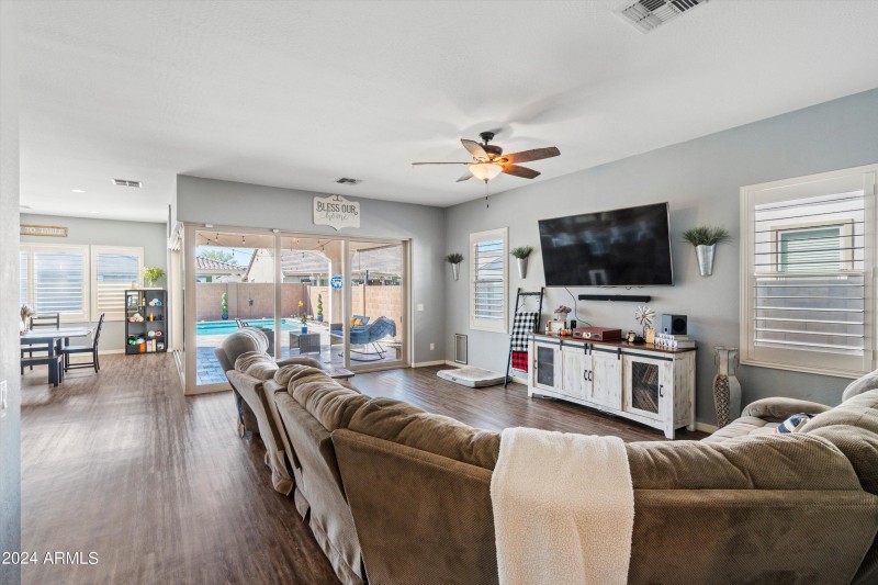 12-Main Living Area