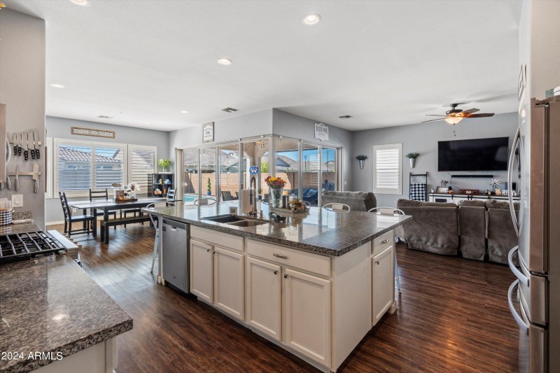 17-Kitchen