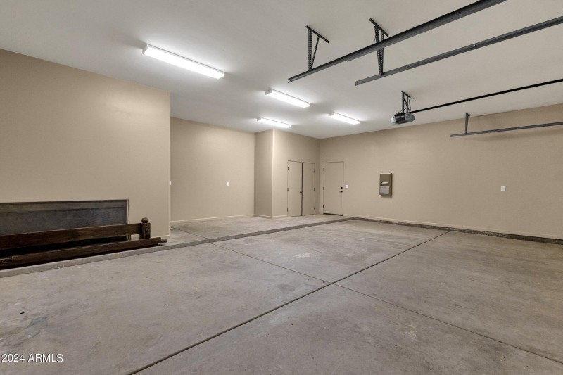 GARAGE W/ 2 AUTO DOORS