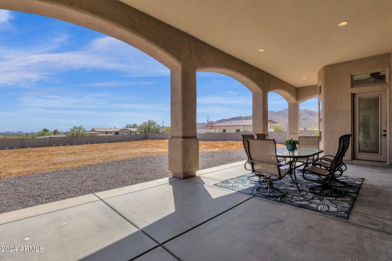 HUGE COVERED PATIO