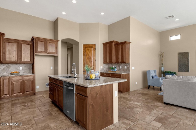 OPEN KITCHEN