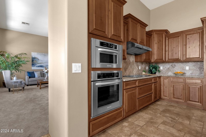 WALL OVEN