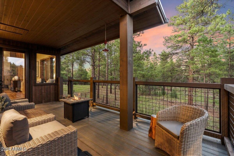 40-Solitaires Canyon Dr Home
