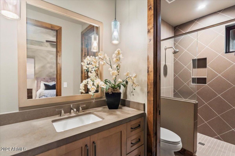 32-Solitaires Canyon Dr Home