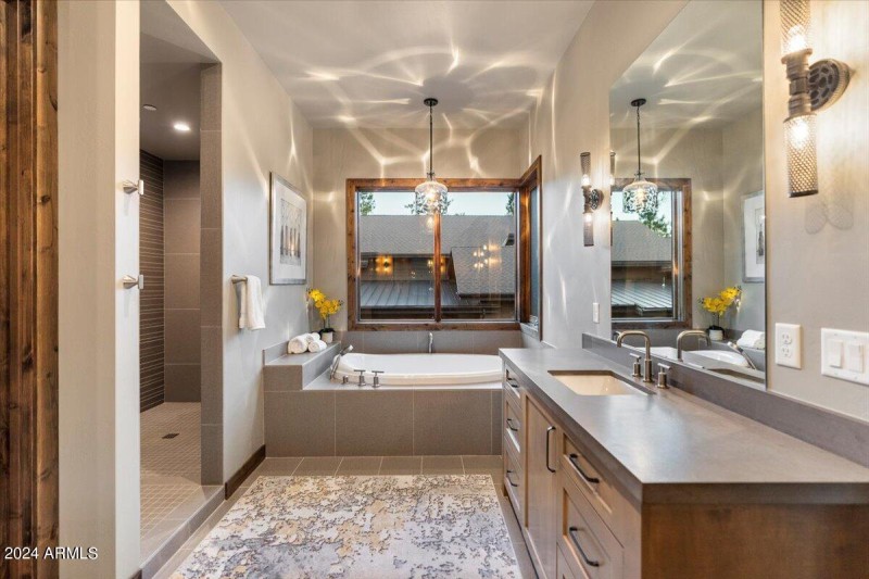 24-Solitaires Canyon Dr Home