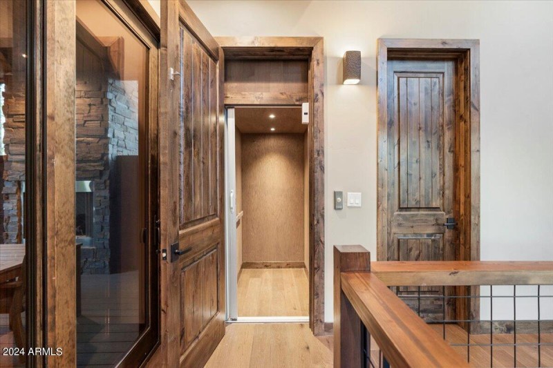 19-Solitaires Canyon Dr Home