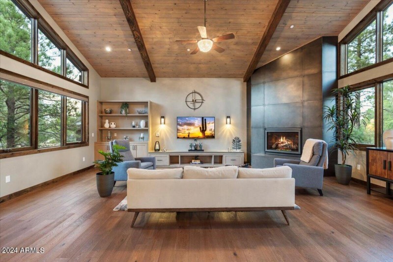 08-Solitaires Canyon Dr Home