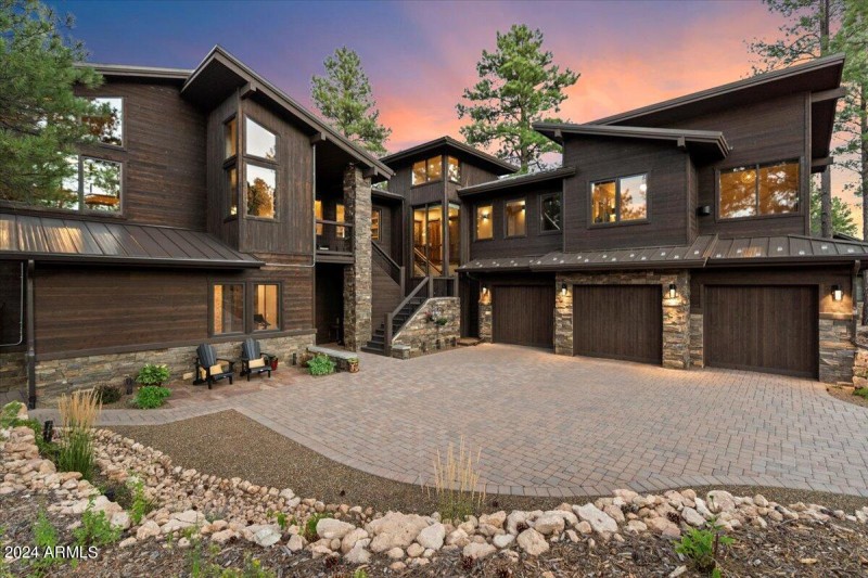 06-Solitaires Canyon Dr Home