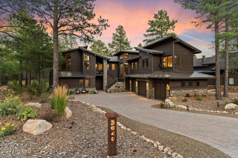 03-Solitaires Canyon Dr Home