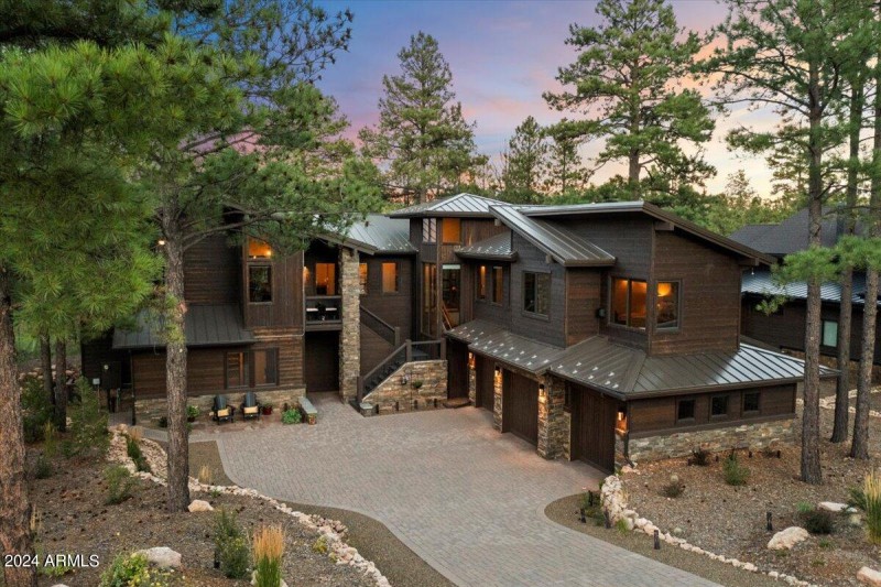02-Solitaires Canyon Dr Home