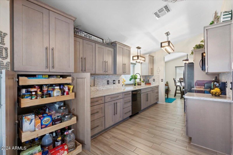 06-Kitchen _Pantry