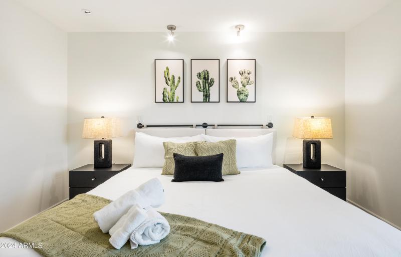 PropertyImageCo_6124EDelcoaAve_WEB-25