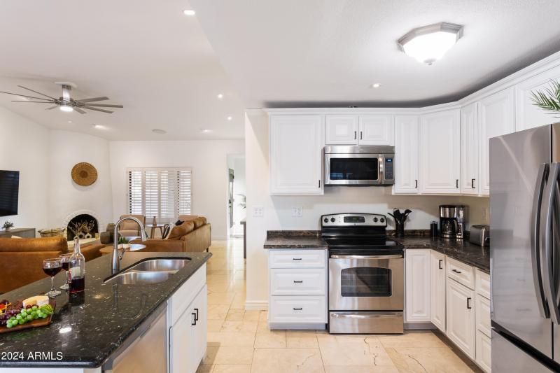 PropertyImageCo_6124EDelcoaAve_WEB-38