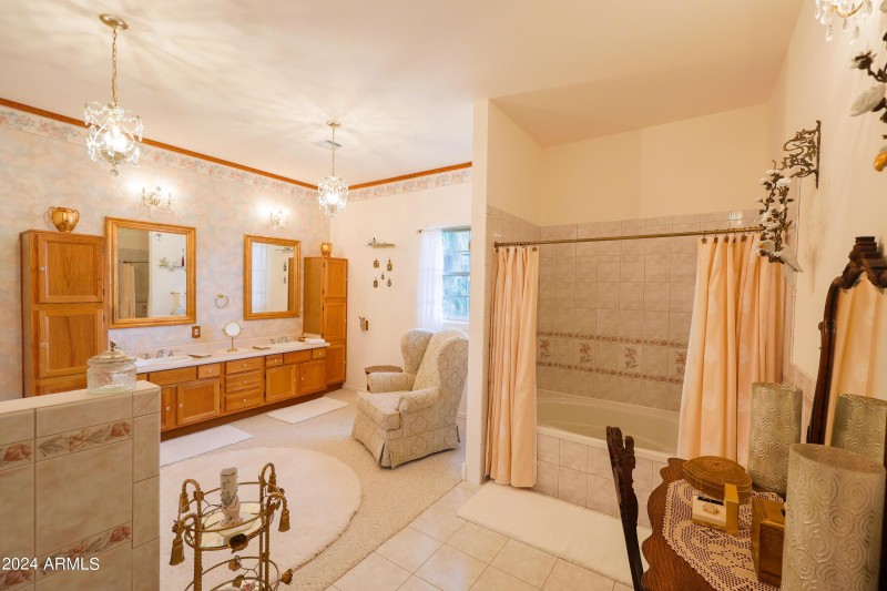 Main House 2nd Floor Bathroom