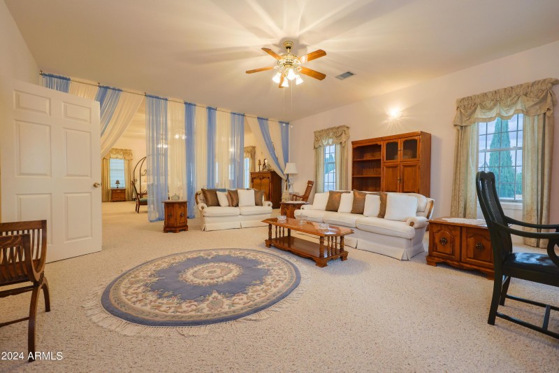 Main House Primary's Sitting Room
