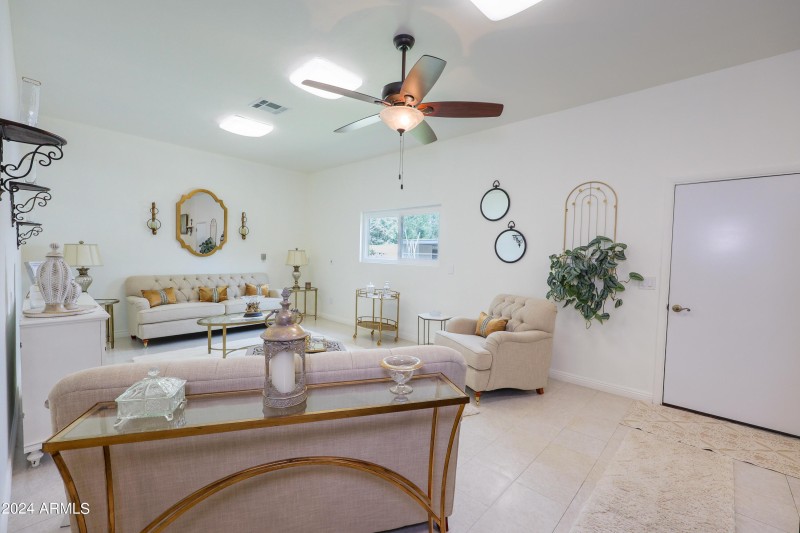 Guest House Family Room