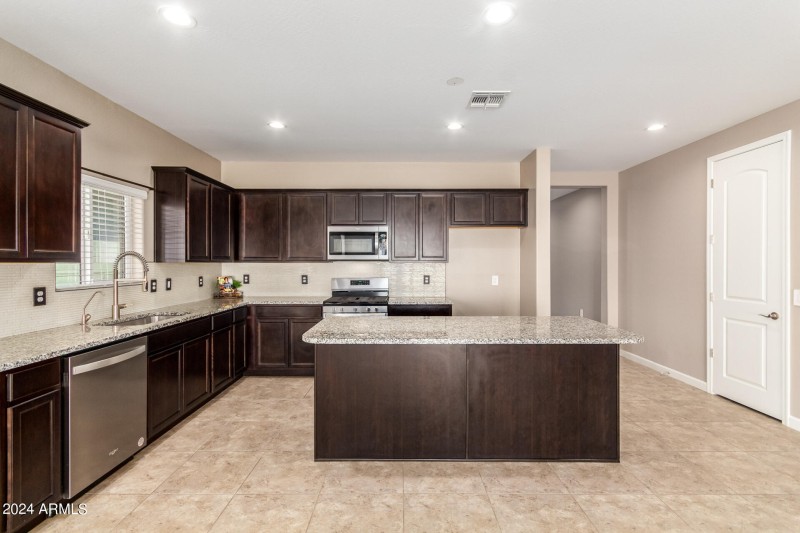 Beautiful Spacious Kitchen