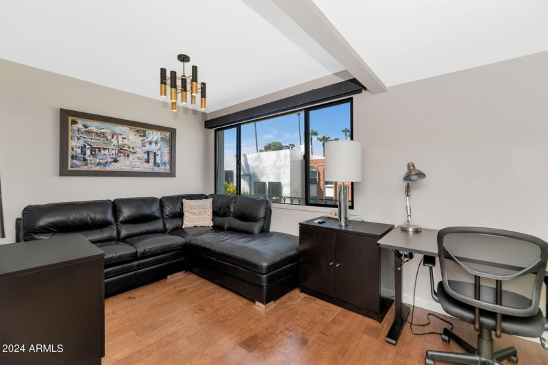 7740 E Camelback Rd-large-017-008-TOD301