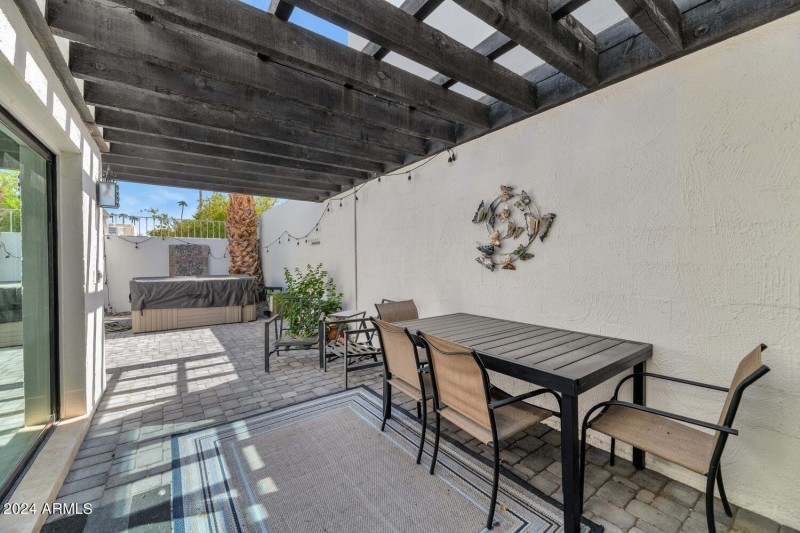 7740 E Camelback Rd-large-021-012-TOD301