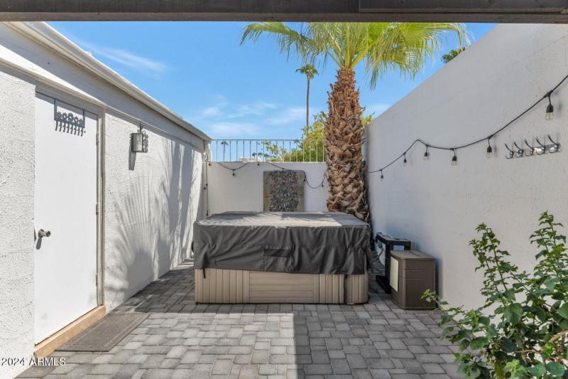 7740 E Camelback Rd-large-023-015-TOD302