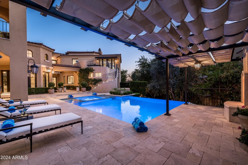 Resort Style Grand Patio